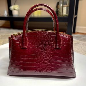 IACUCCI LEATHER HANDBAG